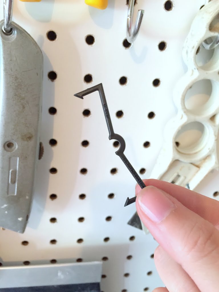 Pegboard hook lock