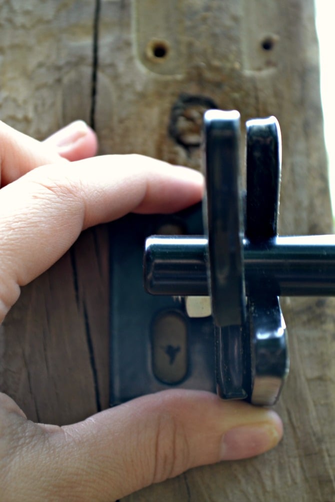 How to Install a SelfAdjusting Gate Latch • Ugly Duckling House