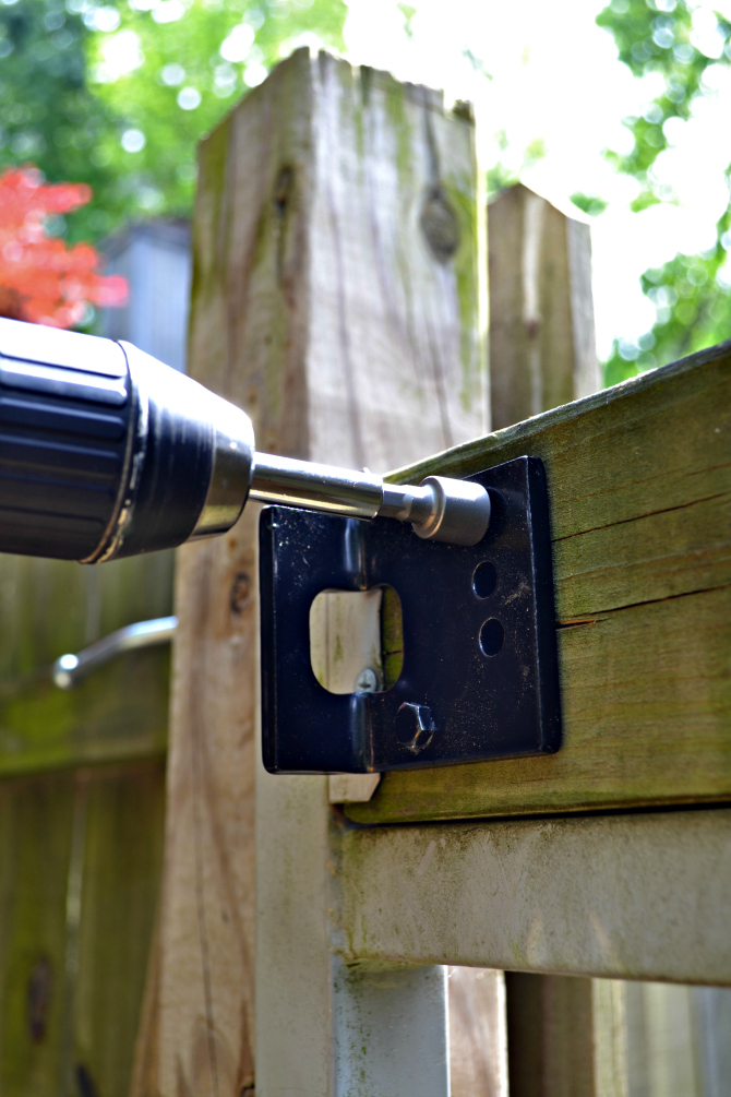 How to Install a SelfAdjusting Gate Latch • Ugly Duckling House