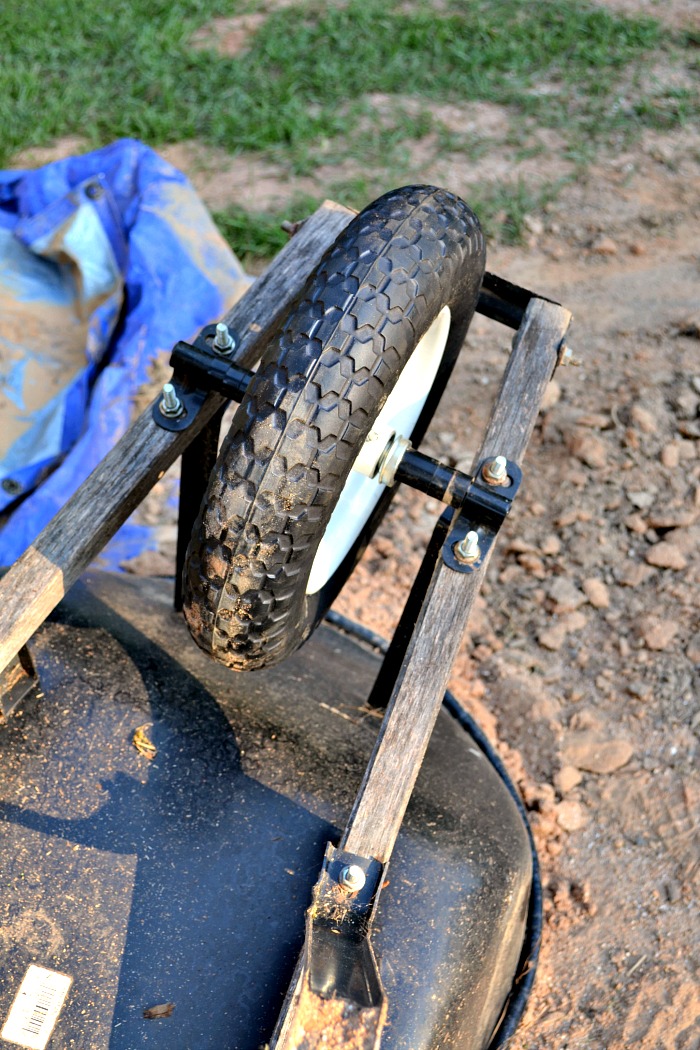How to Replace a Wheelbarrow Flat Tire • Ugly Duckling House