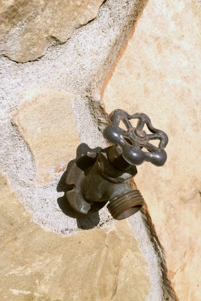 How to Fix a Leaking Outdoor Faucet • Ugly Duckling House