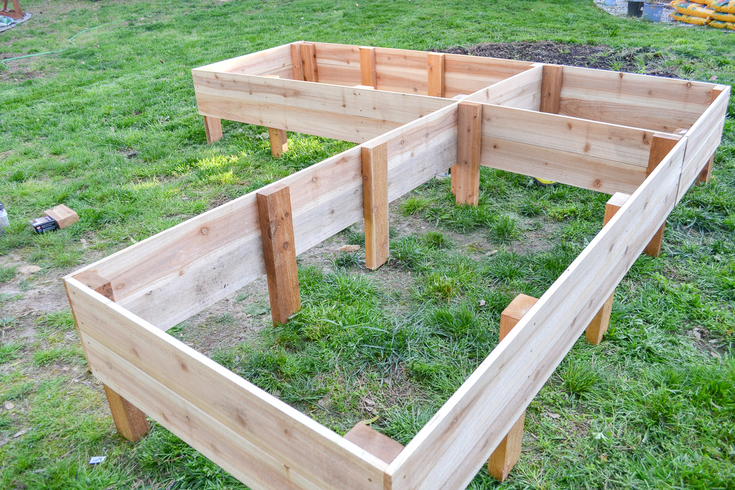putting the garden bed together