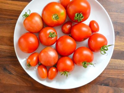 plate of fresh tomatoes