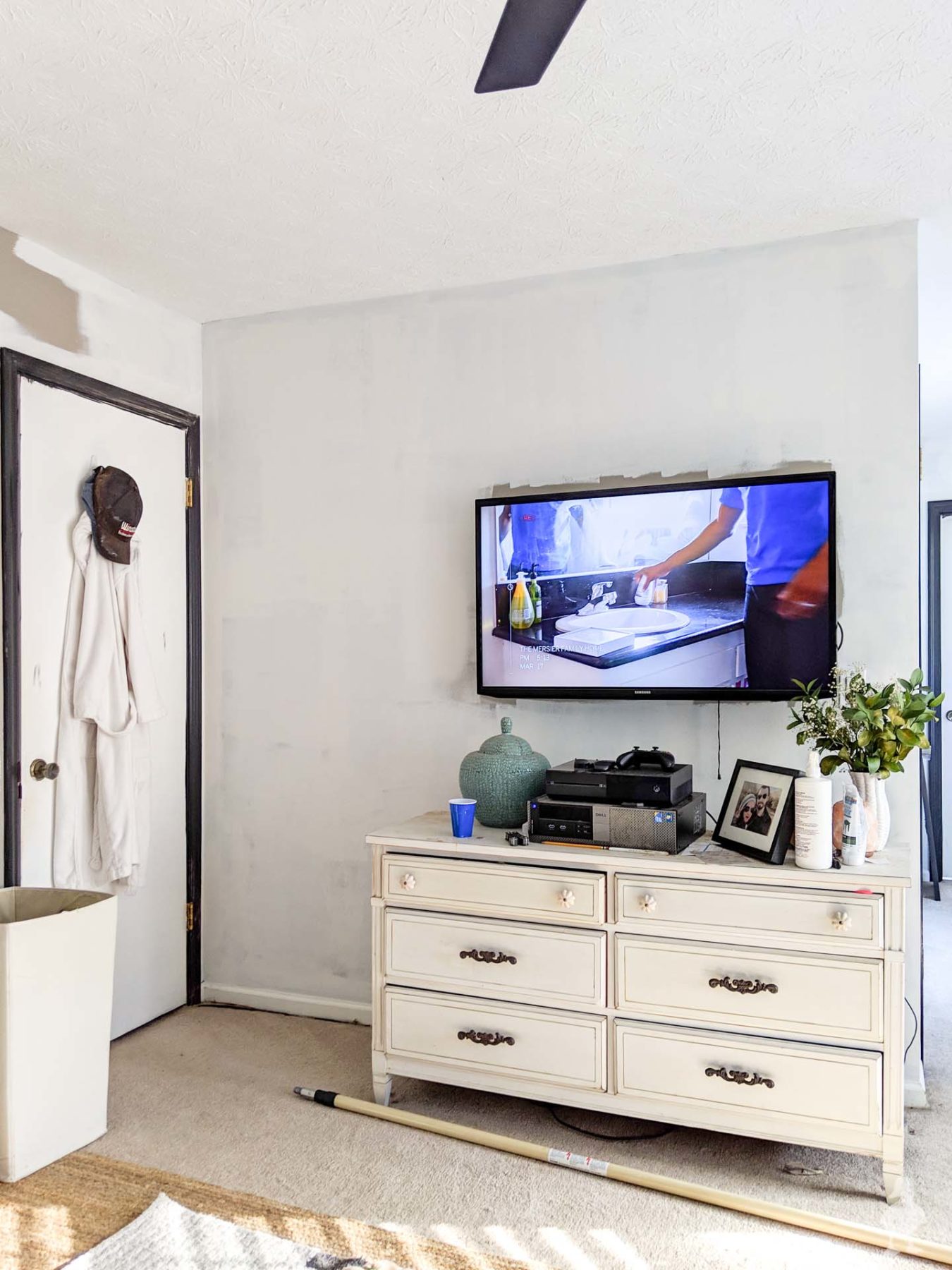 painting tv wall in master bedroom