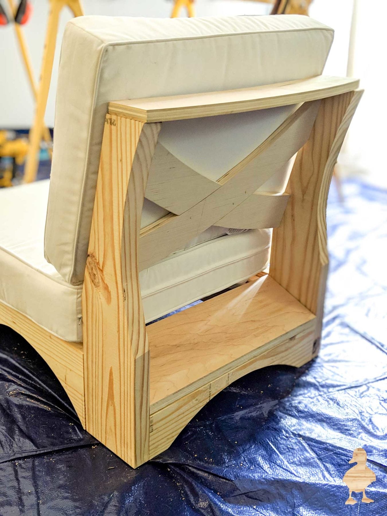 DIY Outdoor Ottoman • Ugly Duckling House