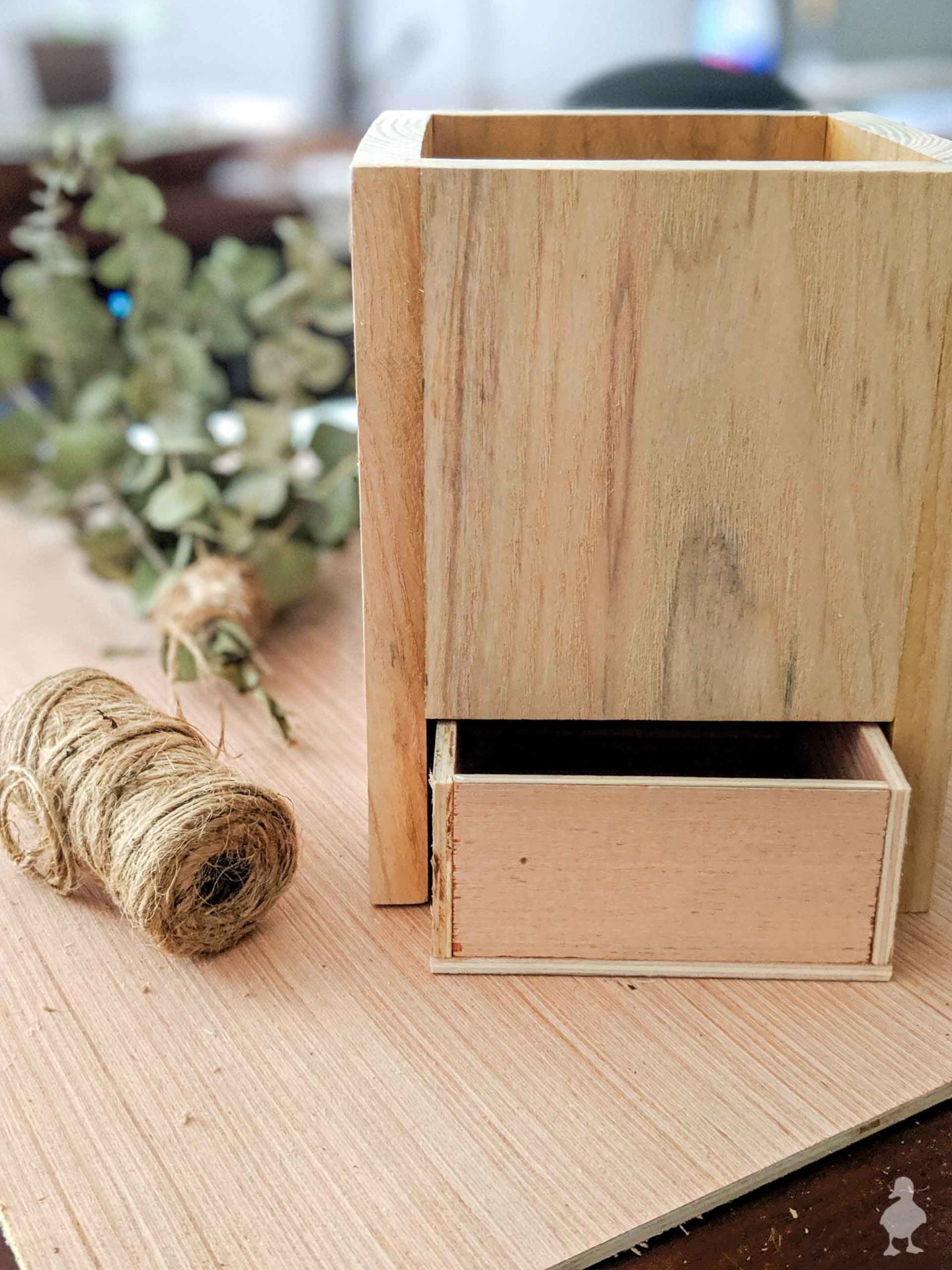 create small drawer in the back of the vase