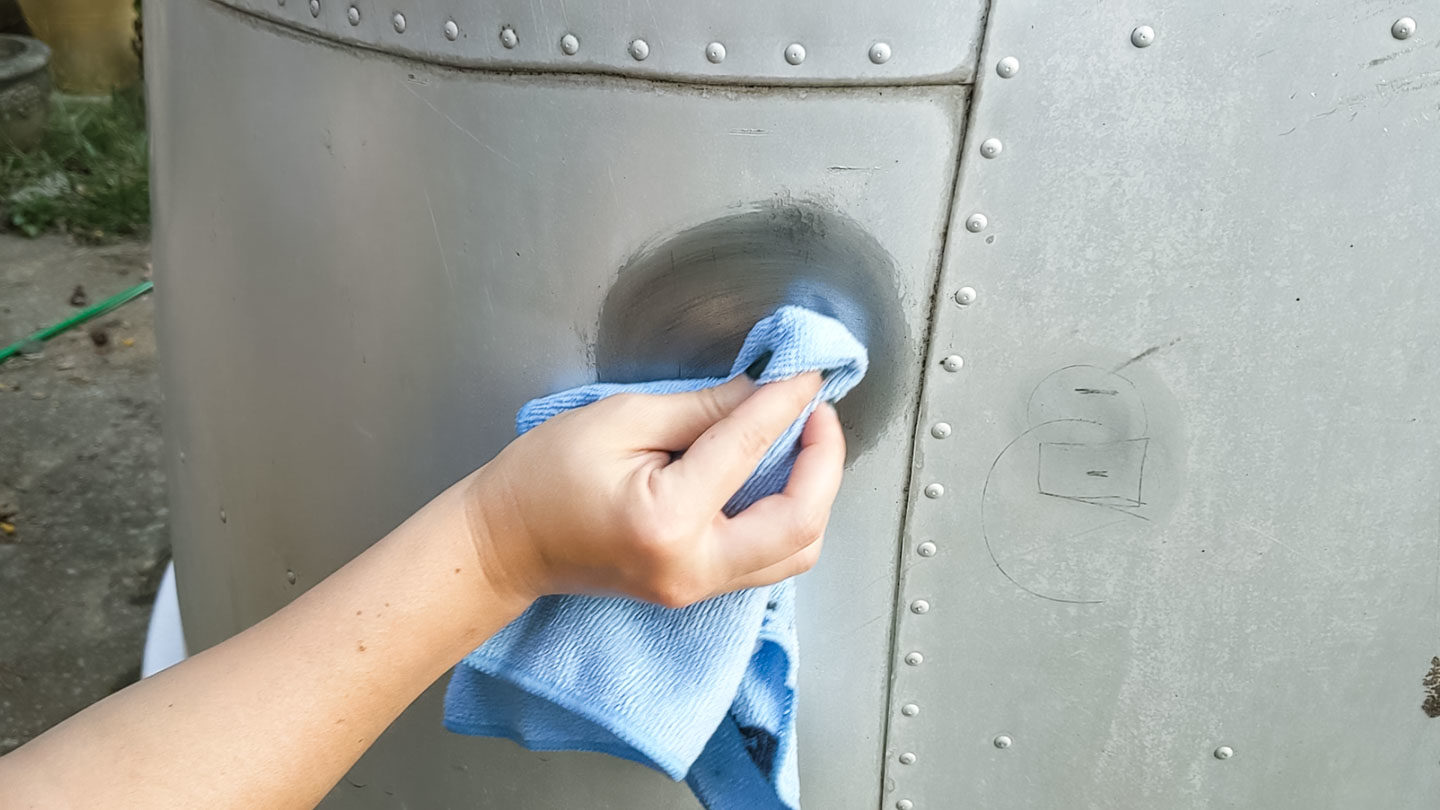 wait for aluminum polish to turn black