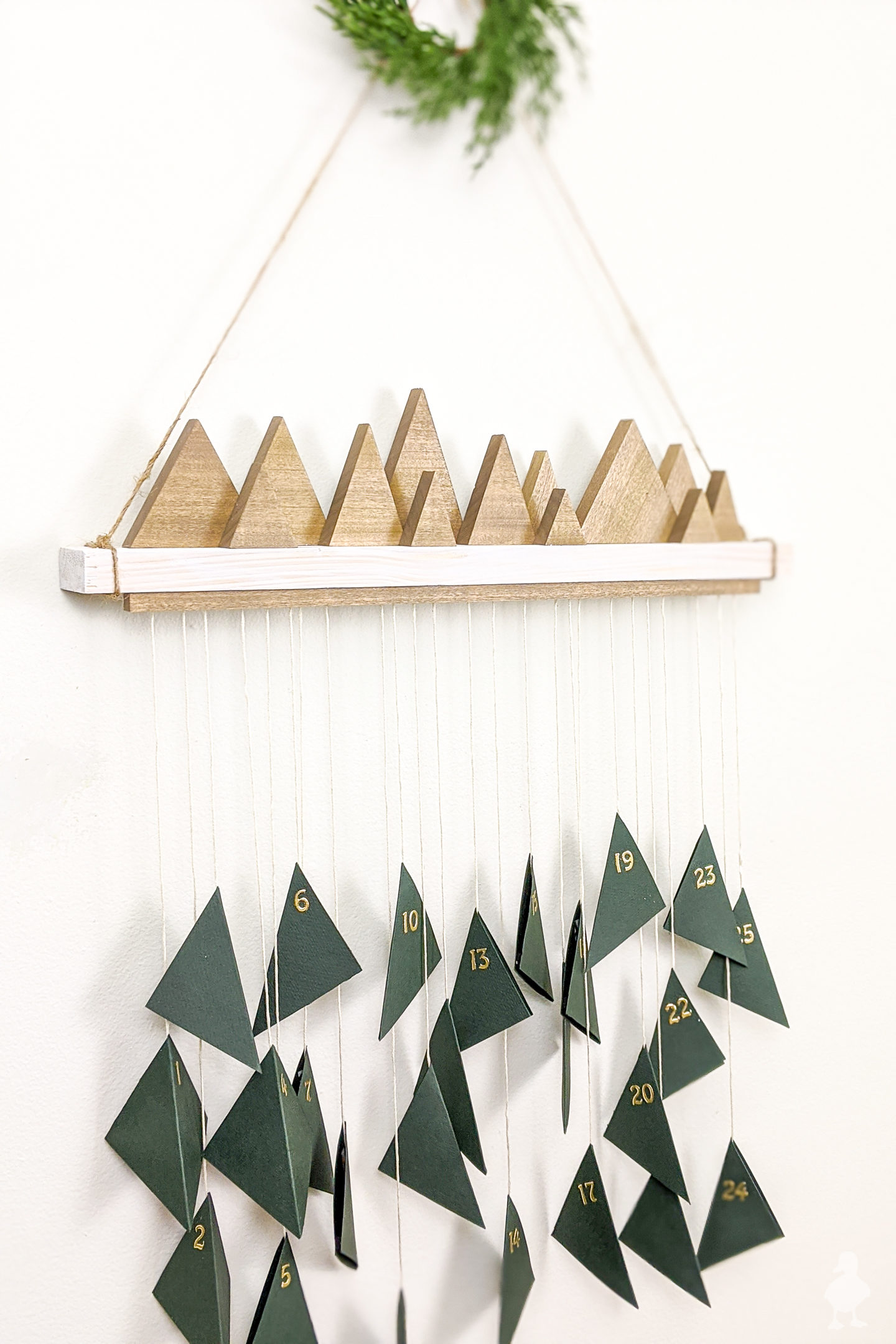 DIY Hanging Advent Christmas Countdown Calendar